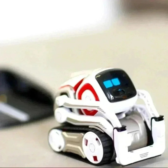 Anki Cozmo Educational Interactive Toy Robot - Picture 11 of 12